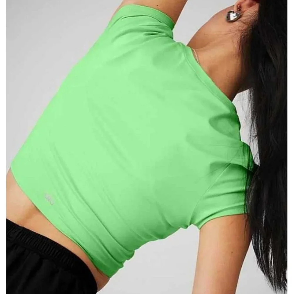 Alo Crop Finesse Short Sleeve Ultramint Neon Bright Stretchy Cropped T-Shirt Top